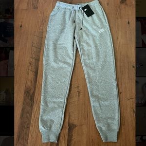 NEW Nike grey sweatpants (XS)